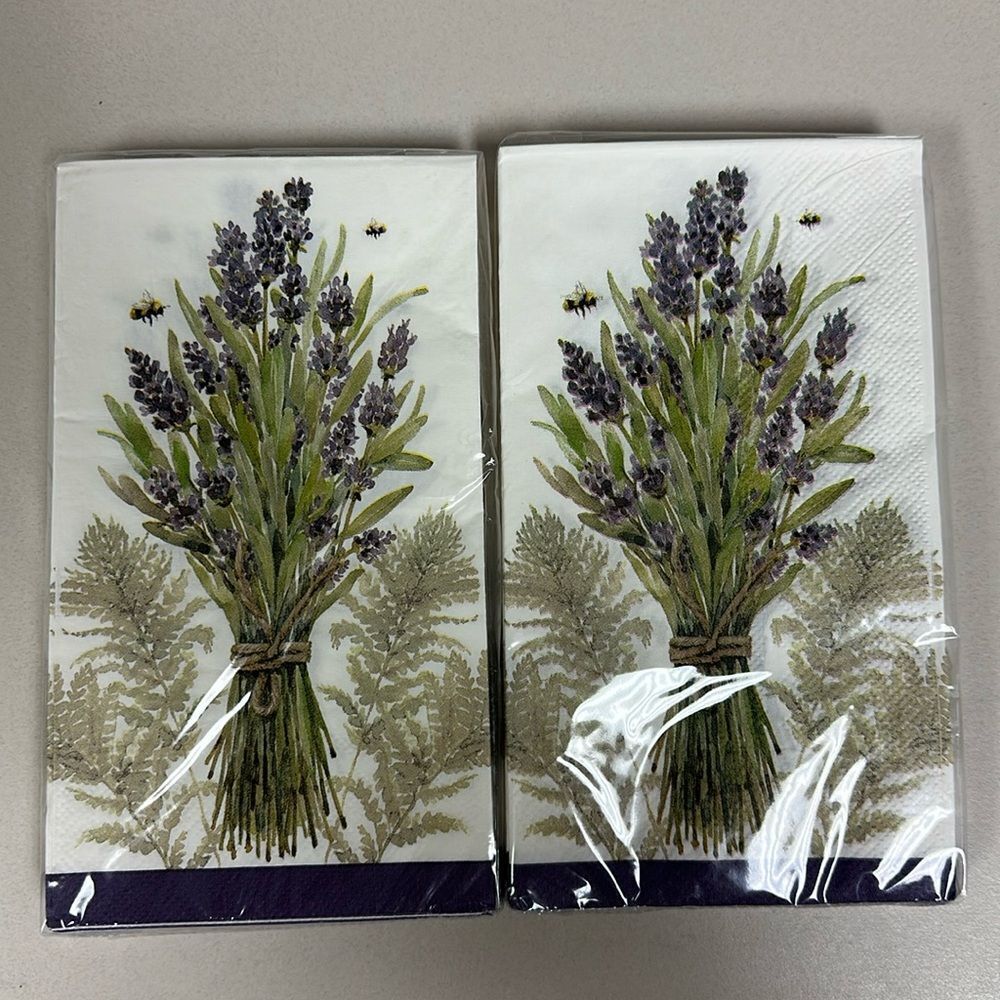 Fresh Lavender Floral Bouquet White Purple Set of 15 x 2 Guest Size Napkins